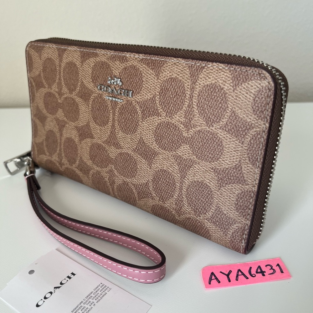 Coach wallet🎈🎈